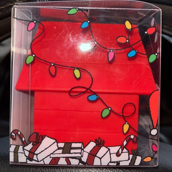 “SNOPPY” dog house makeup sponge holder - Picture 2 of 3